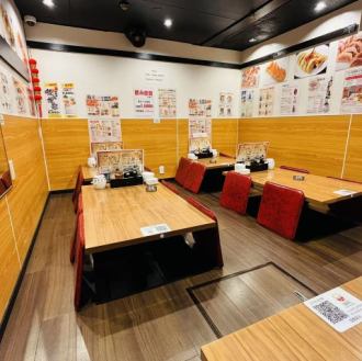 テーブル席の貸切も可能！70名様ほどまで収容が可能です。お気軽に人数はご相談下さい◎