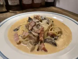 Mushroom and bacon cream pasta