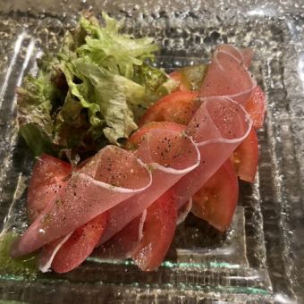生ハムとトマトのカルパッチョ