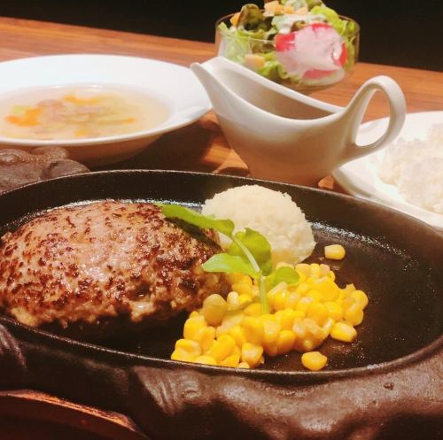 Hand-kneaded hamburger steak 220g