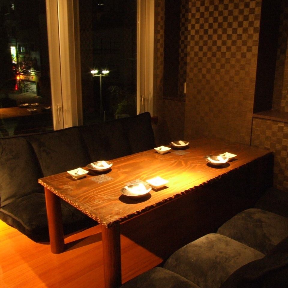 There are 16 sofa seats, and other tatami rooms can accommodate a large number of people♪
