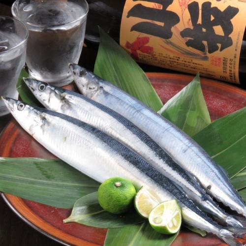 Grilled saury with salt