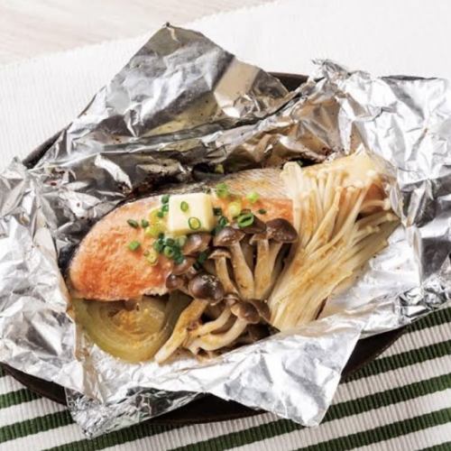 Salmon and mushrooms baked in miso foil