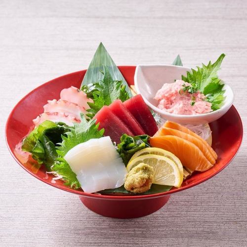 Five kinds of sashimi (three slices)
