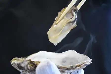 店主每周都会亲自去天草采购牡蛎,这些牡蛎肉质非常白皙!