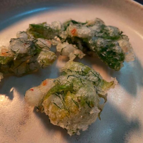 用虾和三种野菜（白屈菜芽、当归树和乌冬）以及莳萝制成的清爽口味的贝涅饼。
春天般的野生蔬菜油炸饼可作为单点晚餐选择！

假期很快就要到了。
黄金周期间我们将照常营业。
请随意将其用于家庭聚会。我们仍有空位，请联系我们进行预订。
由于 6 号是每月第一个星期二，因此我们将于当天休息。

我们的母亲节课程每年都很受欢迎。
Merci Mama 课程将于 5 月 9 日（星期五）至 18 日（星期日）开课💐

如果你觉得不好意思的话，厨师会替你写一封感谢信给你妈妈哦~👨🏻‍🍳
当然，除了“谢谢妈妈”以外，说点别的话也是可以的。
更多详情即将公布🖌️

*•.•*•.•*•.•*•.•*•.•*•.•*•.•*•.•*•.•*•.•*•.•*

如需在线预订，请访问个人资料页面主页，
或点击这里⬇︎⬇︎⬇︎

https://resutaurant-olivier.owst.jp/

Restaurant Olivier
餐厅和咖啡厅

群马县高崎市福岛町726-7
027-388-0227
[营业时间]
11:30-14:30(14:00L.O)
18:30-22:00(21:00L.O)
[关闭]
每个星期三、每月第一个和第三个星期二

#restaurantolivier
#奥利维尔餐厅
#奥利维尔
#高崎法语
#高崎美食
#群马法语
#群马美食
#春季野菜
#单点
#黄金周开放
#母亲节课程