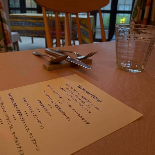 先日は群馬日仏協会主催の「フランス料理を楽しむ会」に当店を利用していただきました🍽️👨🏻‍🍳
@fj.de.gunma 
ありがとうございました😌

前菜、新じゃがいものブランダードとアーティチョークを使ったサラダは、北橘の生産者さんにシェフがわがまま言って育てていただきました。🧑‍🌾

アーティチョークは南フランスのマルシェで山盛りに積まれて売られている庶民的な野菜(花の蕾)で、生食や炒め物、天ぷら等色んな食べ方があります🍤今の季節限定です！

その他若鮎とそら豆のリゾットなど、
@saito_fish_farm 
初夏の食材をふんだんに使ったコースを提供させていただきました！🫛
メインは仔羊のコンフィ香草パン粉焼き
しっとり柔らかな仔羊と香草の香りが好評でした🇫🇷

6月は父の日に、メッセージプレート付きでご家族でのお食事等のご予約も承っております🙆🏻‍♂️🍻

7周年特別コース、ペアリングコースもまだまだ受付中です🤩
ご予約、お問い合わせお待ちしております！🍾🍾🍾

*•.•*•.•*•.•*•.•*•.•*•.•*•.•*•.•*•.•*•.•*•.•*

ネット予約はプロフィール覧のホームページ、
又はこちらからどうぞ⬇︎⬇︎⬇︎

https://resutaurant-olivier.owst.jp/

Restaurant Olivier
レストラン　オリヴィエ

群馬県高崎市福島町726-7
027-388-0227 
【営業時間】
11:30-14:30（14:00L.O） 
18:30-22:00（21:00L.O）
【定休日】
毎週水曜日、第1.第3火曜日

#restaurantolivier 
#レストランオリヴィエ 
#オリヴィエ 
#高崎フレンチ 
#高崎グルメ 
#貸切営業
#初夏のコース
#アーティチョーク
#若鮎
#そら豆