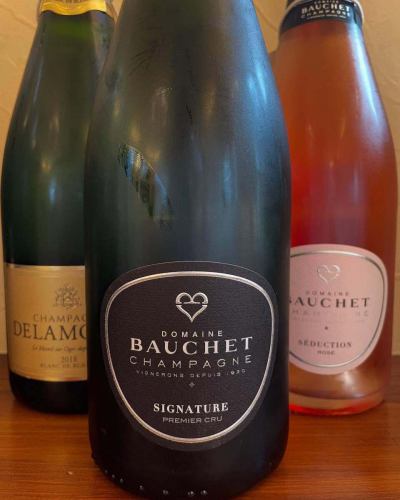 普罗旺斯葡萄酒之王
[Domaine Richaume] 到货了！

享受黑胡椒、香草、烤香、铁和红花的香气。
通常按瓶出售，在搭配过程中将按杯供应！
请借此机会享受它🇫🇷🤩🤩🤩

我们还有香槟和桃红香槟🍾🍾🍾☀️

照片里的烩饭是西葫芦烩饭，上面放着山羊奶酪和帕尔玛火腿🍽️这是午餐供应的。

最后一张照片是生章鱼、樱花虾和日向夏的清爽开胃菜。如果您预订，我们将按单点菜单为您准备。

本周我们将于 30 日专门供应晚餐。其他日期还有空位😌

我们仍在接受六月周年纪念特别套餐和配对套餐的预订🇫🇷🇫🇷🇫🇷
期待您的预订🌿😊

*•.•*•.•*•.•*•.•*•.•*•.•*•.•*•.•*•.•*•.•*•.•*

如需在线预订，请访问个人资料页面主页，
或点击这里⬇︎⬇︎⬇︎

https://resutaurant-olivier.owst.jp/

Restaurant Olivier
餐厅和咖啡厅

群马县高崎市福岛町726-7
027-388-0227
[营业时间]
11:30-14:30(14:00L.O)
18:30-22:00(21:00L.O)
[关闭]
每个星期三、每月第一个和第三个星期二

#restaurantolivier
#奥利维尔餐厅
#奥利维尔
#高崎法语
#普罗旺斯葡萄酒
＃香槟酒
#现已有货
#新菜品
#特别套餐
#法国葡萄酒和小吃
#配对课程