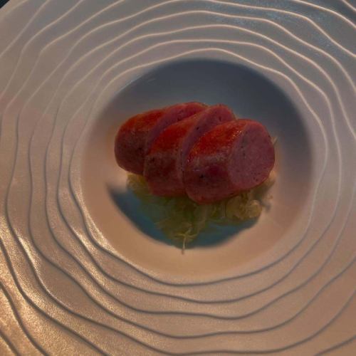 初の試みペアリングワインコース🍷
東京からのお客様、「都内の半値ですね！」と喜んでいただきました✨
またやって欲しいとのお声も🥹

バンドールロゼ×ブイヤベースや、
ボージョレガメイ×フォアグラのフラン　新玉ねぎのクーリの組み合わせが特に好評でした🤩
ご来店いただきありがとうございました🍷

今年は7月に1週間夏季休暇をいただきます🙇🏻‍♂️🙇🏻‍♀️ご迷惑をおかけして申し訳ございません。

写真は本日のコースの一皿、鱧ととうもろこしのベニエ、ブイヤベースのソースです🐟
夏らしいお料理をご用意して今月もご来店お待ちしております😊🌼🌼🌼

*•.•*•.•*•.•*•.•*•.•*•.•*•.•*•.•*•.•*•.•*•.•*

ネット予約はプロフィール覧のホームページ、
又はこちらからどうぞ⬇︎⬇︎⬇︎

https://resutaurant-olivier.owst.jp/

Restaurant Olivier
レストラン　オリヴィエ

群馬県高崎市福島町726-7
027-388-0227 
【営業時間】
11:30-14:30（14:00L.O） 
18:30-22:00（21:00L.O）
【定休日】
毎週水曜日、第1.第3火曜日

#restaurantolivier 
#レストランオリヴィエ 
#オリヴィエ 
#高崎フレンチ 
#ペアリングコース
#バンドールロゼ
#ブイヤベース
#鱧ととうもろこしのベニエ
#今週もありがとうございました
