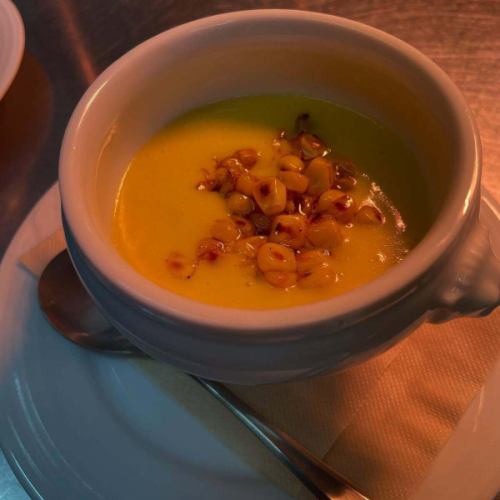 올해도 토말 팜의 옥수수가 시작되었습니다 🌽🌽🌽
@tomarufarm
올리비에에서는 냉정 수프, 생선과 함께 베니어로 만들거나 리조또에 얹거나 다양한 요리에 사용하고 있습니다 😌

🍑 혼자서 먹고 싶은 여름 디저트, 복숭아 멜바도 시작되었습니다 ~ 🍑
여름 올리비에 즐기세요 🍽️🌻🌻🌻

삼연휴의 19일~21일 아직도 자리가 있으므로, 예약 내점 기다리고 있습니다😊

🌻 8 월은 평소처럼 영업입니다!
오봉의 기간은 혼잡이 예상되므로 빠른 예약을 추천합니다 🇫🇷

*•.•*•.•*•.•*•.•*•.•*•.•*•.•*•.•*•.•*•.•*•.•*

인터넷 예약은 프로필보기 홈페이지,
또는 여기에서 부디 ⬇︎⬇︎⬇︎

https://resutaurant-olivier.owst.jp/

Restaurant Olivier
레스토랑 올리비에

군마현 다카사키시 후쿠시마초 726-7
027-388-0227
【영업 시간】
11:30-14:30(14:00L.O)
18:30-22:00(21:00L.O)
【정기 휴일】
매주 수요일, 제1. 제3 화요일

#restaurantolivier
#레스토랑올리비에
#올리비에
#다카사키프렌치
#다카사키
#군마프렌치
#여름프렌치
#특별 코스도 받고 있습니다
#내점 감사합니다