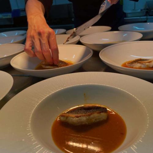 15日の夜はブイヤベースを含む全7皿のコース料理と
前橋Restaurant &Bar Full Houseの上田さんとコラボイベントでした！🍹
@restaurant_bar.fullhouse 
ほぼ満席。たくさんのお客様にご来店いただきありがとうございました✨

マルシェトマルさんの苺を使ったカクテルが大人気でした🍓🍓🍓 
@maruche_tomaru 
お声をかけていただいた上田さん、ありがとうございました😌

この日は暖かく、夜のテラス席も開放しました✨
ランチタイム、テラス席ご希望の際はスタッフにお声掛け下さい。
三連休空席ありますよ〜🍋
ご予約、ご来店お待ちしております😊

*•.•*•.•*•.•*•.•*•.•*•.•*•.•*•.•*•.•*•.•*•.•*

ネット予約はプロフィール覧のホームページ、
又はこちらからどうぞ⬇︎⬇︎⬇︎

https://resutaurant-olivier.owst.jp/

Restaurant Olivier
レストラン　オリヴィエ

群馬県高崎市福島町726-7
027-388-0227 
【営業時間】
11:30-14:30（14:00L.O） 
18:30-22:00（21:00L.O）
【定休日】
毎週水曜日、第1.第3火曜日

#restaurantolivier 
#レストランオリヴィエ 
#オリヴィエ 
#コラボイベント
#ありがとうございました