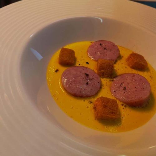 本日もご来店ありがとうございました🇫🇷

ランチでも好評の人参のポタージュ🥕
今日のコースには自家製のソーセージと。
クミン風味のポタージュなのでスパイスと相性が⭕️🤩

そしてラザニアも人気です！
気温が暖かくなりましたが、まだしばらくは続けますので是非どうぞ🍴🫠
週末暖かくなりそうですので、テラス席もおすすめです🤩

14日　ディナーお席残りわずかです△
15日　ディナー貸切営業となります🈵
今週もよろしくお願いします✨

*•.•*•.•*•.•*•.•*•.•*•.•*•.•*•.•*•.•*•.•*•.•*

ネット予約はプロフィール覧のホームページ、
又はこちらからどうぞ⬇︎⬇︎⬇︎

https://resutaurant-olivier.owst.jp/

Restaurant Olivier
レストラン　オリヴィエ

群馬県高崎市福島町726-7
027-388-0227 
【営業時間】
11:30-14:30（14:00L.O） 
18:30-22:00（21:00L.O）
【定休日】
毎週水曜日、第1.第3火曜日

#restaurantolivier 
#レストランオリヴィエ 
#オリヴィエ 
#高崎フレンチ 
#テラス席ランチ