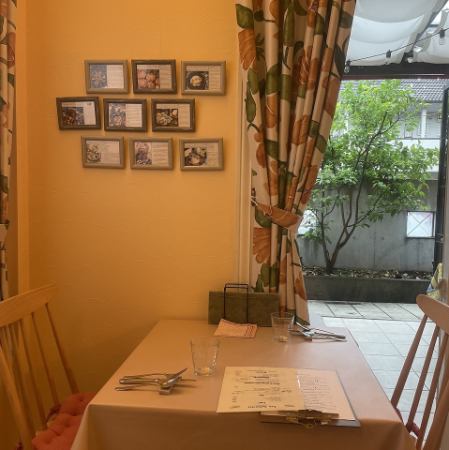 テーブル席。お一人様でもご利用頂けます!