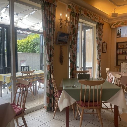 南仏のビストロ風店内