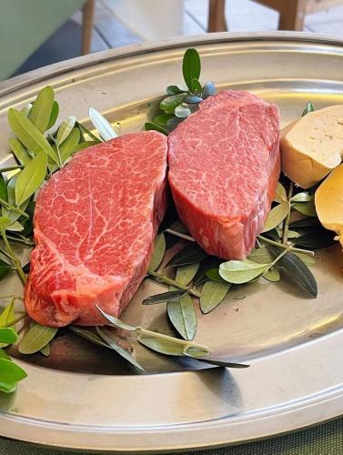 ゴールデンウィーク、
母の日コースもたくさんのご来店ありがとうございました🌼
10日は直ぐにお席が埋まり、お断りしてしまいましたお客様、大変申し訳ございませんでした🙇♂️🙇🏻♀️
また機会がありましたらお越しをお待ちしております。
🇫🇷お陰様で来月でオリヴィエは8周年を迎えます🌿いつも応援してくだる皆様に、美味しい時間を楽しんでいただけるよう色んなイベントを企画中です!ペアリング🍷あり、ピアノ🎹あり、名店シェフとのコラボあり🤩🎉🎉🎉
詳細が決まり次第お知らせいたします🥰
お楽しみに!
▪️今週末16日.17日は東京bistro234で寺岡シェフとコラボイベントのため、オリヴィエは休業となります。
お席残りわずかとなりました!ありがとうございます🇫🇷👨🏻🍳👨🏻🍳
18日以降でのご予約お待ちしております!
※ロッシーニは通常メニューにはありません🥩
事前にご予約いただければ、お値段はそれなりに張りますがご用意させていただきます!
*•.•*•.•*•.•*•.•*•.•*•.•*•.•*•.•*•.•*•.•*•.•*
ネット予約はプロフィール覧のホームページ、
又はこちらからどうぞ⬇︎⬇︎⬇︎
https://resutaurant-olivier.owst.jp/
Restaurant Olivier
レストラン オリヴィエ
群馬県高崎市福島町726-7
027-388-0227
【営業時間】
11:30-14:30(14:00L.O)
18:30-22:00(21:00L.O)
【定休日】
毎週水曜日、第1.第3火曜日
#restaurantolivier
#オリヴィエ
#コラボ企画
#お楽しみに
#ロッシーニ