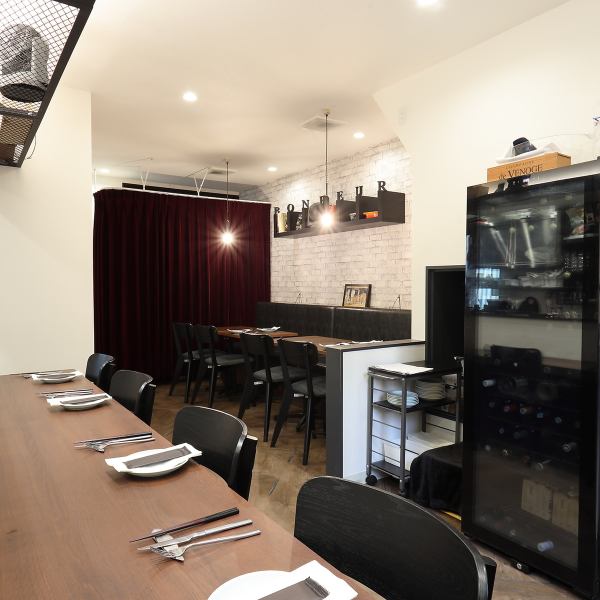 8人～16名様までの貸し切りが可能なこのお店は、プライベートなパーティーや大切な集まりにぴったりです！テーブル席４名様×２卓、カウンター席７席。各席タイプの中では、それぞれ結合可能です！ご予約は店頭または電話で簡単にできますよ♪気軽に利用して、素敵な時間をお過ごしください。