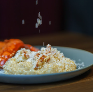 【イチオシ】オマール海老の濃厚ビスクソースをまとったクリーミーリゾット