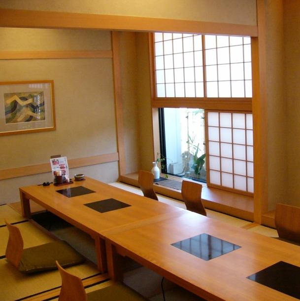 The tatami room can accommodate up to 6 people.It has a nice atmosphere and is perfect for business meetings and dinners.※The photograph is an image.