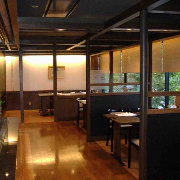 You can enjoy the view from the table seats.The wooden structure is also calming.※The photograph is an image.