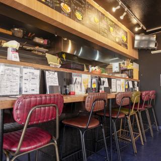 《お1人様でも気兼ねなくご利用いただけるカウンター席です◎》