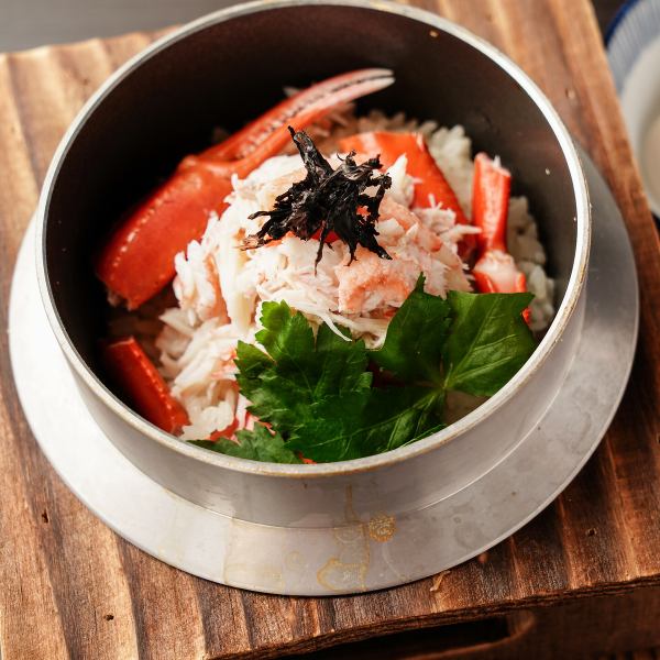 Savor the aroma of crab while savoring crab pot rice