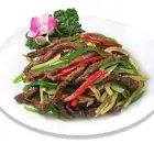 Stir-fried shredded beef and peppers