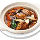 Oysters and fried tofu simmered in an earthenware pot