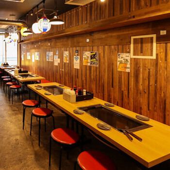 御徒町駅から1分！全テーブル鉄板完備の広々とした店内