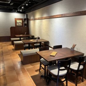 人数に合わせてレイアウト変更可能。少人数から団体様まで対応いたします。5名以上のご予約は店舗へご連絡ください
