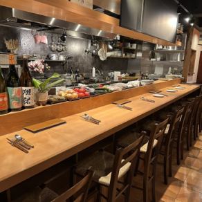 シェフの手元が見える特等席。デートやワイン好きの方に人気のお席です。