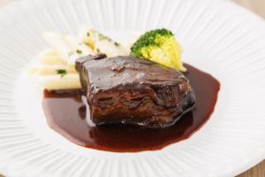 Domestic beef cheek braised in red wine