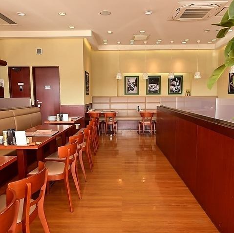 お子様連れでも気兼ねなくお洒落なイタリアンを楽しみたい！そんなパパとママにぴったりのお店です◎全席禁煙でベビーチェアも完備しているため、小さなお子様と一緒のランチも安心♪夜は暖かな照明が灯り、落ち着いたバル空間へと変わります。夫婦水入らずでワインを味わいながら、日々の疲れを癒やす特別な夜をどうぞ♪