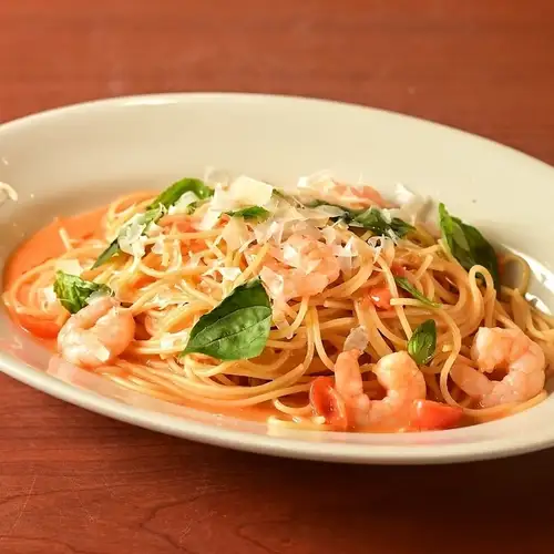 海老とほうれん草のトマトクリームパスタ