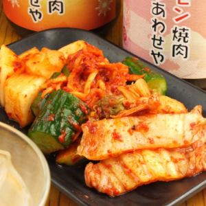 Three kinds of kimchi (small)