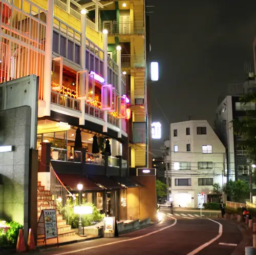 恵比寿駅から坂を登ってすぐ!気になる外観本格中華料理を心行くまでお楽しみください♪
