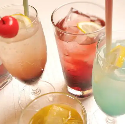 紹興酒をはじめ、ビールやハイボール、チューハイなど多彩なドリンク、ソフトドリンクも充実