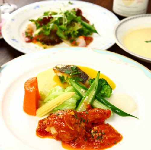 Highly recommended! A course lunch where you can enjoy both “fish dishes” and “meat dishes” as the main dish.