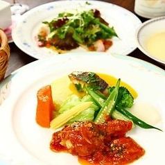 생선 요리와 고기 요리를 모두 즐길 수있는 코스 점심 \ 1800 엔 (세금 포함)