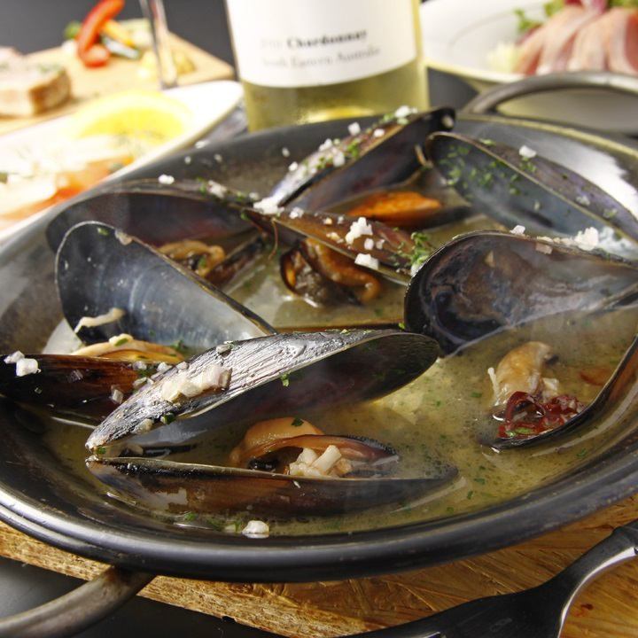 Live mussels steamed in white wine