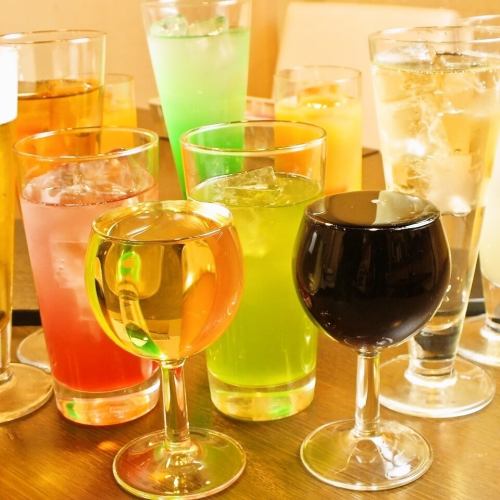 除了可以随意畅饮的餐酒外，我们还提供丰富的饮品菜单，包括杯装葡萄酒和瓶装葡萄酒，您可以随意享用。
