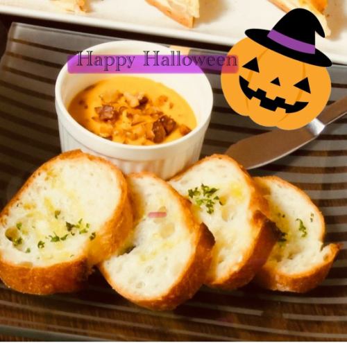 HappyHalloween☆
10月31日はハロウィン🎃
当店のハロウィン的メニュー、まずは一つ!
甘〜い『かぼちゃのディップ』をバゲットと共にお召し上がり下さい☆前菜や箸休めにオススメです。
コース料理でもご提供しています🍽️
スパイシーポテトをディップしているお客様もいらっしゃり、その発想にNICE👍
皆様のご来店を心よりお待ちしております
https://bontigger.owst.jp/
#ハロウィン #ハロウィン的メニュー #かぼちゃディップ #浦和ビストロ #フレンチ居酒屋BonTigger #ボンティガー #浦和ディナー #浦和PARCOそば #浦和駅東口 #居酒屋 #前菜 #箸休め