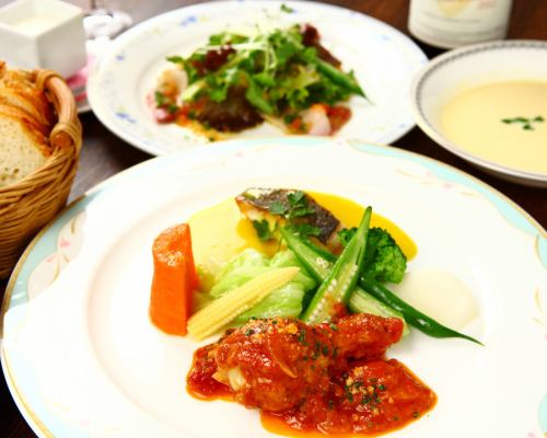 Casually enjoy authentic French cuisine in bistro style!