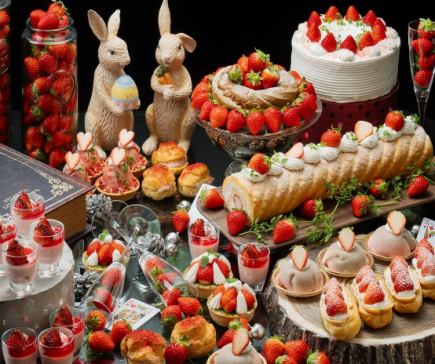 [March 7th - April 29th, Saturdays, Sundays, and holidays only] Strawberry Lunch Fair featuring plenty of seasonal strawberries!