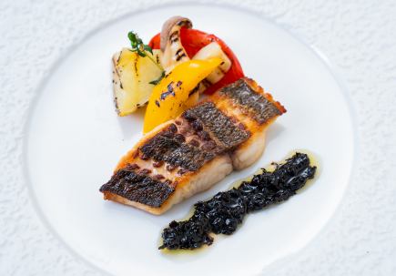 [May 11th - July 3rd] Weekday half-buffet where you can choose your favorite dishes, including fish and meat dishes.