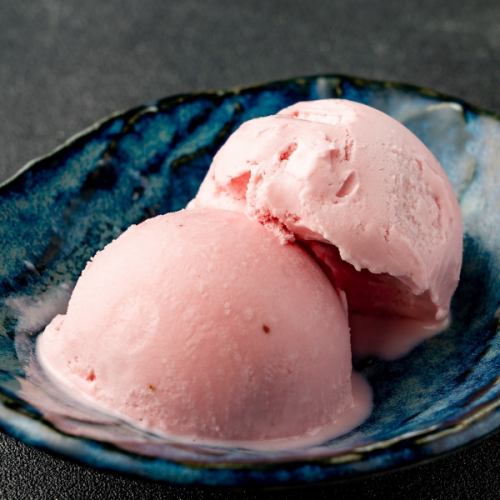 strawberry ice cream/strawberry ice cream
