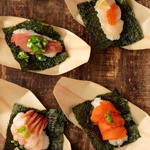 寿司狗也很受欢迎◎我们有用新鲜的北海道鱼制成的海鲜狗和海鲜拼盘等全套寿司♪