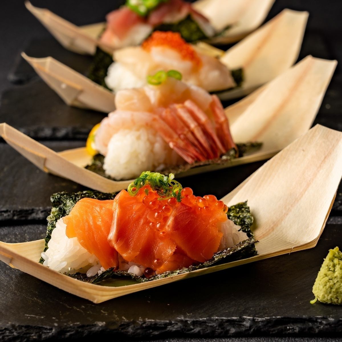 Within 1 minute walk from Susukino Station★We offer a variety of sashimi, sushi, seafood dogs, and more!