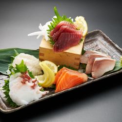 Assorted sashimi