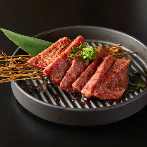 近江牛肉特級烤豬肋排:大理石紋理細膩,入口即化,美味無比。