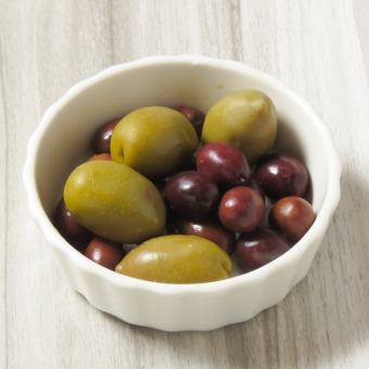 Assortment of two types of Italian olives